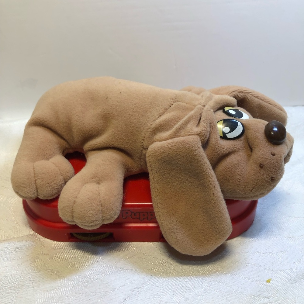 Vintage 1986 Pound Puppies AM transistor radio, not working